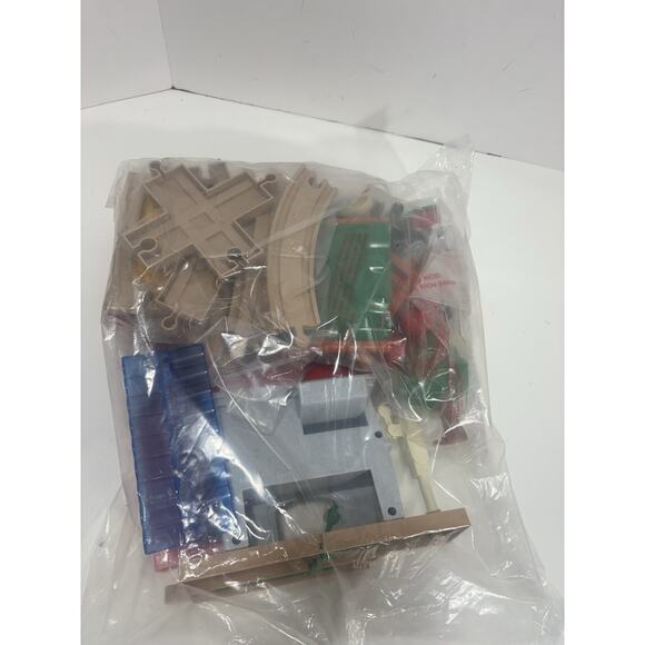 Keenway Vintage Train Set Parts Missing Engine And Some Track New - Picture 3 of 4